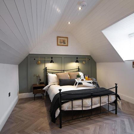 Modern Finish To A Historic Brewers House, Derbyヴィラ エクステリア 写真