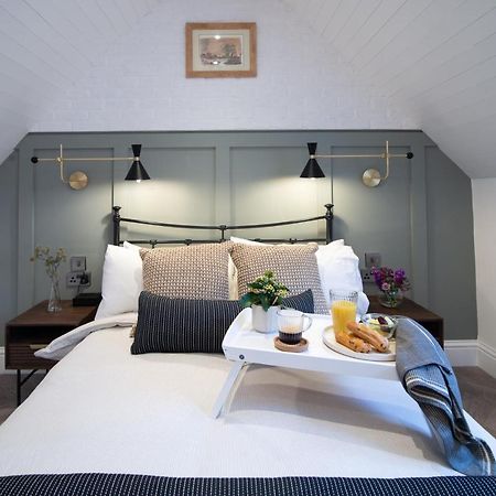 Modern Finish To A Historic Brewers House, Derbyヴィラ エクステリア 写真