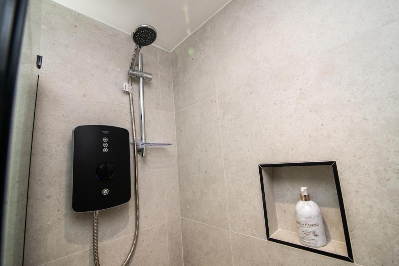 Modern Finish To A Historic Brewers House, Derbyヴィラ エクステリア 写真