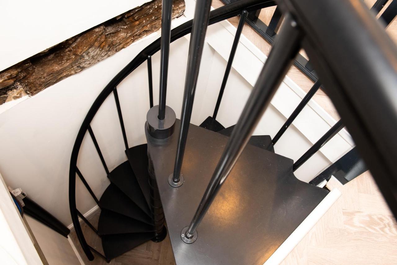 Modern Finish To A Historic Brewers House, Derbyヴィラ エクステリア 写真